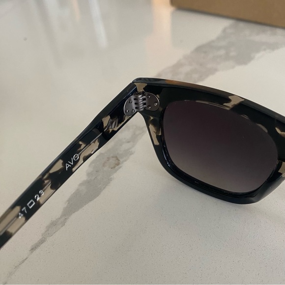 KREWE AVO Frame - Picture 2 of 3